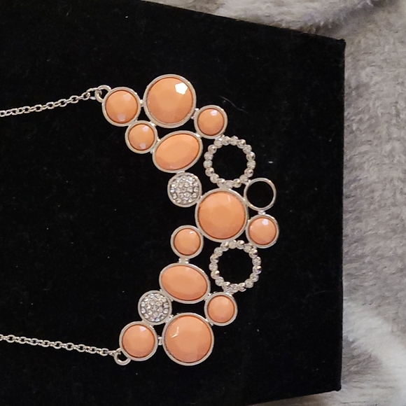 pink necklace with earrings - Picture 2 of 3